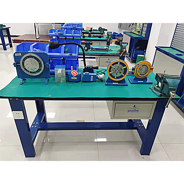 助力电工先生成为行业俊彦:电工实训台的主要感化(图2) 助力电工先生成为行业俊彦:电工实训台的主要感化(图2)