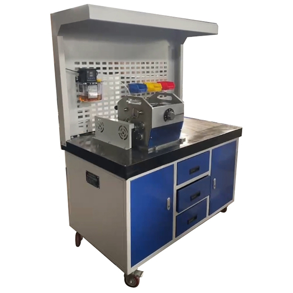 齿轮轴承及变速箱掩护实训拆卸(图1)